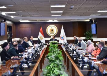 وزير الصحة يترأس اجتماع مجلس إدارة الهيئة العامة للتأمين الصحي لمناقشة ملفات التعاون وتطوير الخدمات الطبية