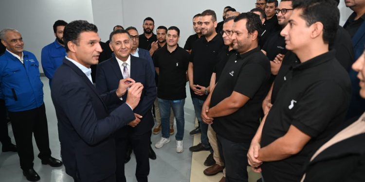 وزير الصناعة ومحافظ القليوبية يتفقدان مركز «فوتون إكس» للبحوث والتطوير ومعامل الاختبارات
