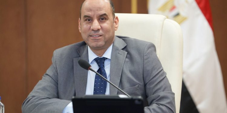 وزير العمل يعتمد معايير منح ترخيص مراكز التدريب المهني الخاصة لتدريب “مساعدي الخدمات الصحية”