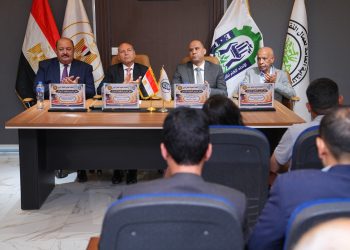وزير العمل ومحافظ القاهرة يكرمان أوائل خريجي مركز المطرية للتدريب التطبيقي التكنولوجي