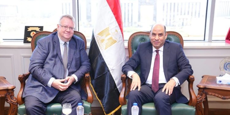 وزير العمل يوجه بتكثيف التنسيق مع «المنظمة» لإنجاز الملفات المشتركة