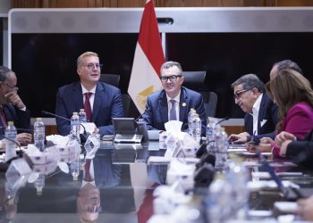 وزيرا التخطيط والبترول يناقشان تطورات أداء قطاع البترول وتطوير الخدمات المقدمة للمواطنين