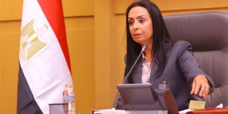 وزيرة التضامن الاجتماعي تتابع تداعيات حادث انقلاب أتوبيس بجنوب سيناء