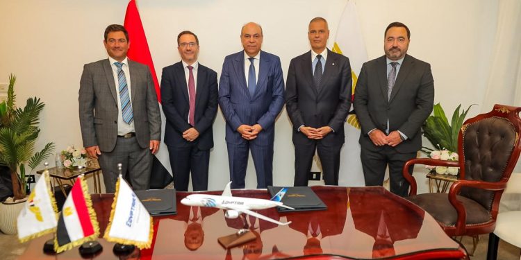 توقيع اتفاقية بين أكاديمية مصر للطيران للتدريب وشركة أكرون للطيران لتوريد جهاز محاكاة لطائرات A320neo