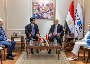 رئيس اقتصادية قناة السويس يستقبل سفير بنما بالقاهرة لبحث تعزيز التعاون الاقتصادي المشترك