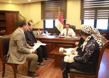 وزير الصحة يستعرض نتائج زيارة خبراء طب وجراحات الأجنة من بيرو لمستشفيات المؤسسة العلاجية