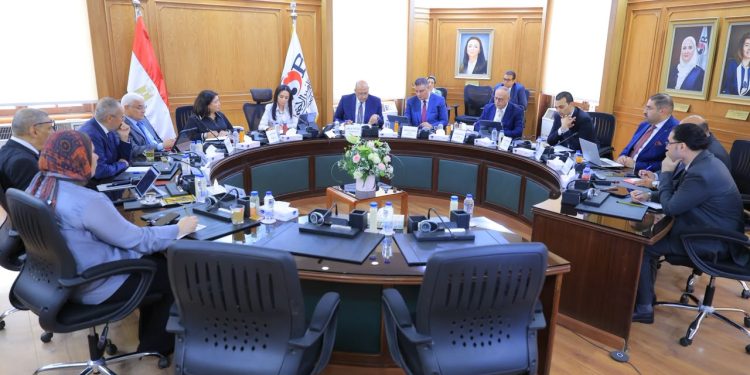 وزيرة التضامن تترأس اجتماع مجلس إدارة بنك ناصر وتبحث تطوير الأداء والخدمات المصرفية