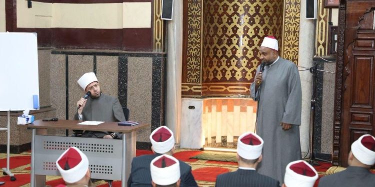 وزير الأوقاف يفتتح دورة «أصول الفكر المعتدل وتحسين الأداء اللغوي» بإدارة أوقاف حلوان عقب صلاة الفجر مباشرة