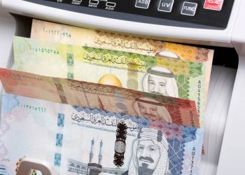 Saudi money - riyal in a counting machine أسعار الريال السعودي في مصر اليوم الثلاثاء 20 اكتوبر