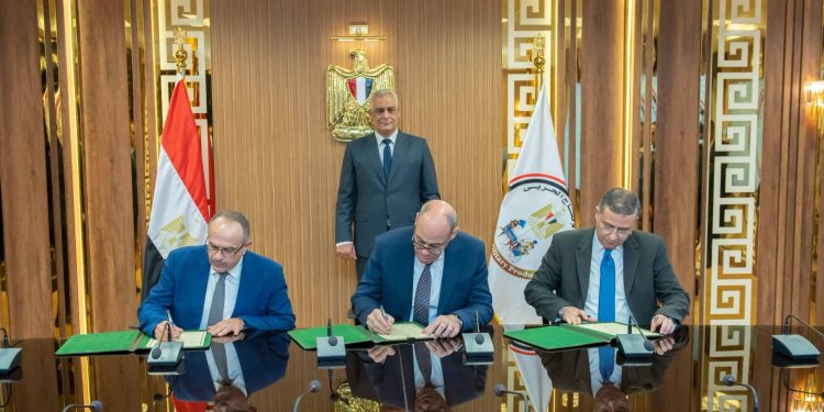 الإنتاج الحربي والمقاولون العرب يوقعان مذكرتي تفاهم لتعزيز التصنيع المشترك وفتح آفاق التعاون الصناعي والتسويقي في أفريقيا