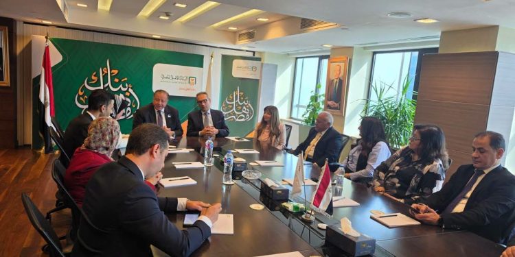 الجهاز المصري للملكية الفكرية يمنح البنك الأهلي المصري براءة نموذج منفعة عن ابتكار «الوحدة المصرفية المتنقلة»
