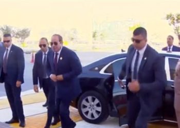 الرئيس السيسى يصل مقر انعقاد منتدى “العلمين أفريقيا للأعمال”