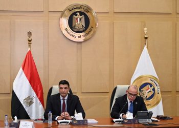 وزيرا الصناعة والاستثمار يبحثان مع منتجي الحديد ومصانع الدرفلة تحديات القطاع وسبل التغلب عليها