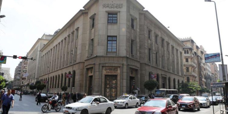 تحويلات المصريين بالخارج تقفز إلى 33.9 مليار دولار خلال 8 أشهر بنمو 27.2%