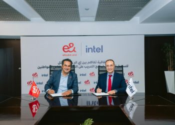 اتفاقية تفاهم بين إي آند مصر وإنتل لتسهيل الوصول لبرامج التدريب على الذكاء الاصطناعي للمواطنين