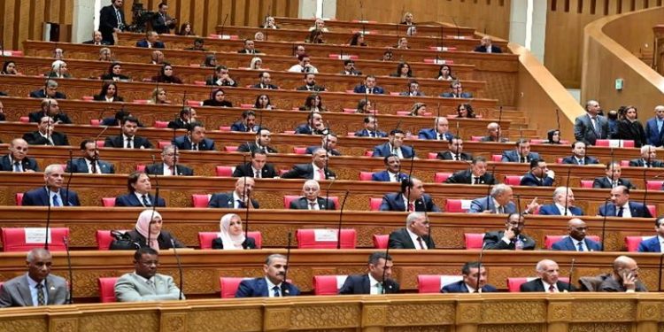 توافد النواب على المجلس استعدادا لانعقاد جلسة اليوم الثاني بناء على طلب الرئيس السيسي