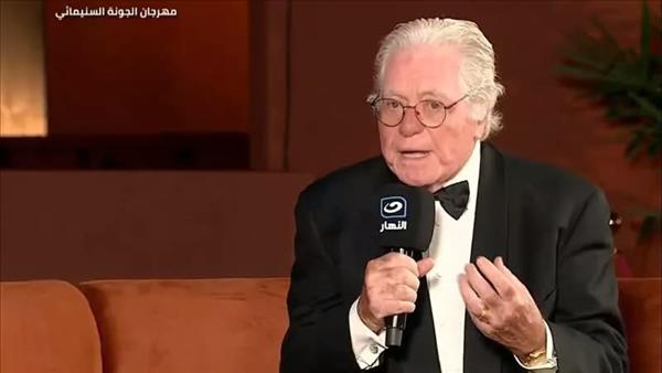 حسين فهمي يعلن عرض النسخة المرممة من «شيء من الخوف» في مهرجان القاهرة السينمائي
