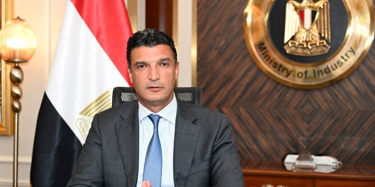 الصناعة تدعو المصانع المتعثرة للاستفادة من صندوق إعادة الهيكلة برأسمال مليار جنيه