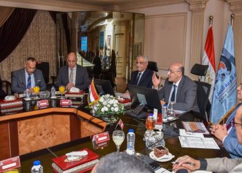 رئيس العربية للتصنيع ووزير الإنتاج الحربي يبحثان تعزيز التكامل الصناعي وتوطين التكنولوجيا بالصناعات الدفاعية والمدنية