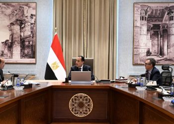 رئيس الوزراء يتابع مستجدات إعداد برنامج التحول الاقتصادي الوطني