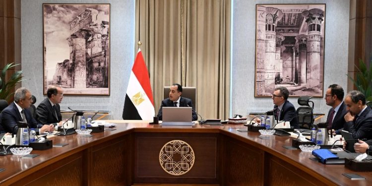 رئيس الوزراء يتابع مستجدات إعداد برنامج التحول الاقتصادي الوطني