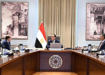 رئيس الوزراء يتابع موقف زيادة مخزون السلع الاستراتيجية واستقرار الأسواق بالتنسيق بين مختلف الجهات