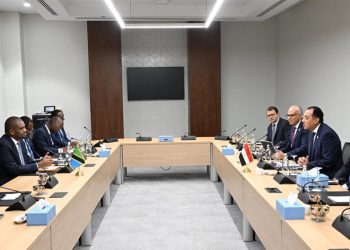 رئيس الوزراء يلتقي نائب رئيس جمهورية تنزانيا المتحدة بالعلمين الجديدة
