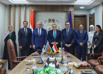 رئيس هيئة الدواء المصرية يبحث مع سفير أذربيجان بالقاهرة تعزيز التعاون الدوائي والتنظيمي وفتح افاق جديدة للدواء المصري