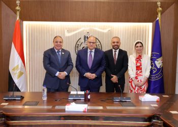 رئيس هيئة الدواء يبحث مع ممثلي شركة «نابكو» سبل تعزيز التعاون ودعم الاستثمار في القطاع الدوائي