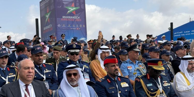 وزير الطيران المدني يبحث فرص التعاون والشراكة في صناعة الطيران