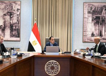 رئيس الوزراء يستعرض محاور جلستي حوار بشأن “موارد النقد وإدارة الدين” و”ملامح البرنامج الاقتصادي المصري حتى 2030″