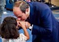 الرئيس السيسي يحقق أمنية الطفلة تاليا بصورة تذكارية في ختام منتدى مصر 2026