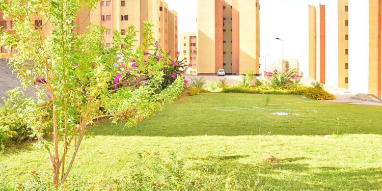 وزيرة الإسكان تتابع ملفات العمل والمشروعات بعدد من مدن الصعيد الجديدة