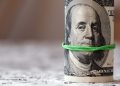 سعر الدولار يتجاوز 55 جنيهًا ويسجل أعلى مستوى في تاريخه خلال تعاملات اليوم
