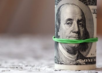 سعر الدولار يتجاوز 55 جنيهًا ويسجل أعلى مستوى في تاريخه خلال تعاملات اليوم