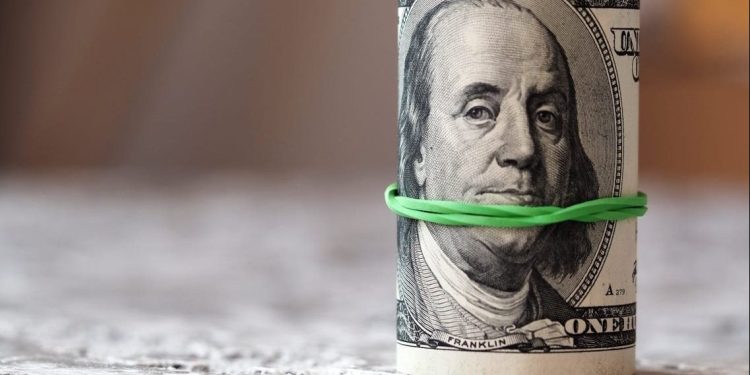 سعر الدولار يتجاوز 55 جنيهًا ويسجل أعلى مستوى في تاريخه خلال تعاملات اليوم