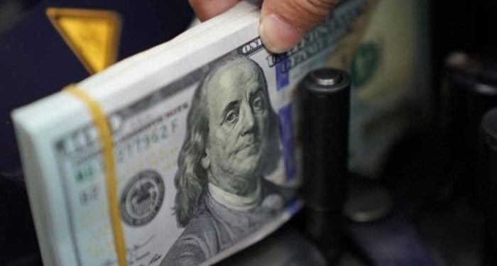سعر الدولار يكسر حاجز الـ56 جنيها خلال منتصف تعاملات اليوم الإثنين