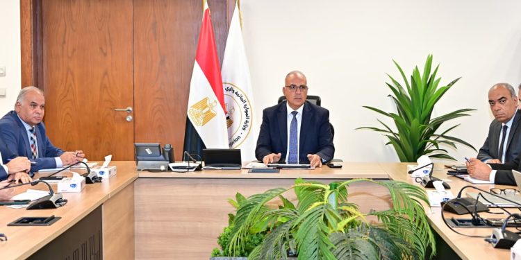 سويلم يوجه بالتوسع في التوأمة الرقمية للترع وتعزيز الإدارة الذكية لتوزيع المياه