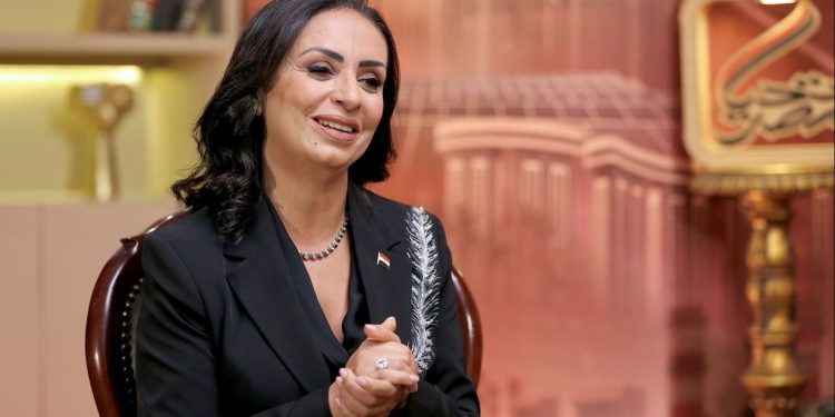 وزيرة التضامن توجه بصرف مساعدات عاجلة لأسر ضحايا حادث الطريق الأوسطي