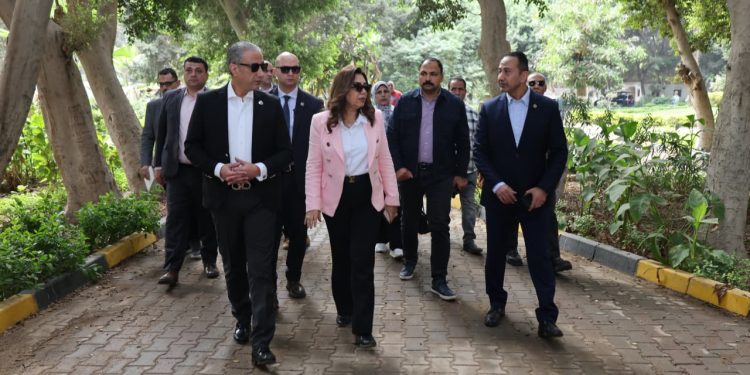 وزيرة التنمية المحلية ومحافظ الجيزة يتفقدان حديقتي ٦ أكتوبر والمبدعين بحي العجوزة