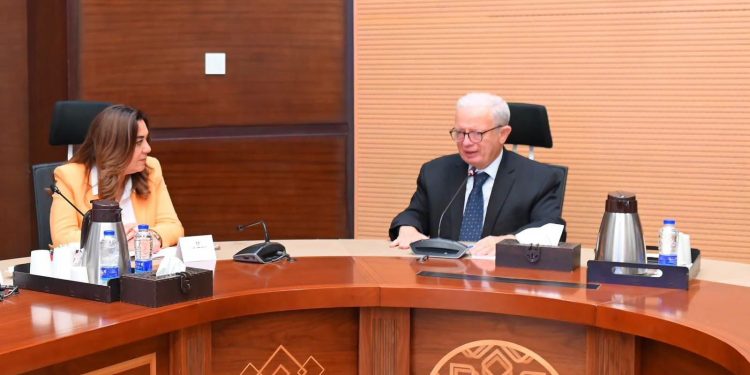نائب رئيس الوزراء يبحث مع وزيرة التنمية المحلية جهود تطوير الأداء بجهاز تنظيم إدارة المخلفات