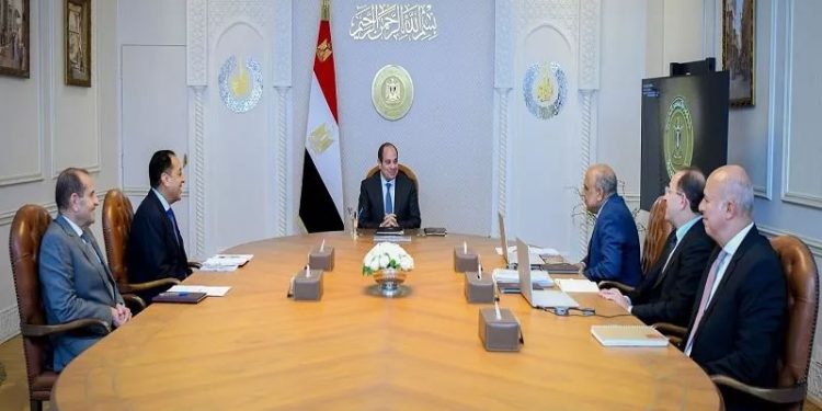 عاجل.. الرئيس السيسي يجتمع مع رئيس الوزراء ووزيرا الكهرباء والمالية