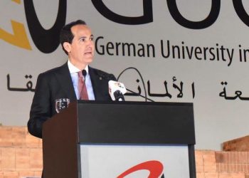 الرئيس التنفيذي لهيئة الاستثمار يشارك في حفل تخرج دفعة جديدة من الجامعة الألمانية