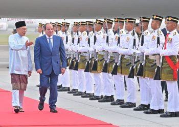عاجل.. الرئيس السيسي يلتقي بملك ماليزيا بالقصر الوطني الماليزي “إستانا نيجارا”