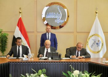 كامل الوزير يشهد توقيع مذكرة تفاهم لإنشاء مركز لوجستي عالمي بميناء الدخيلة لتعزيز التوزيع وإعادة التصدير