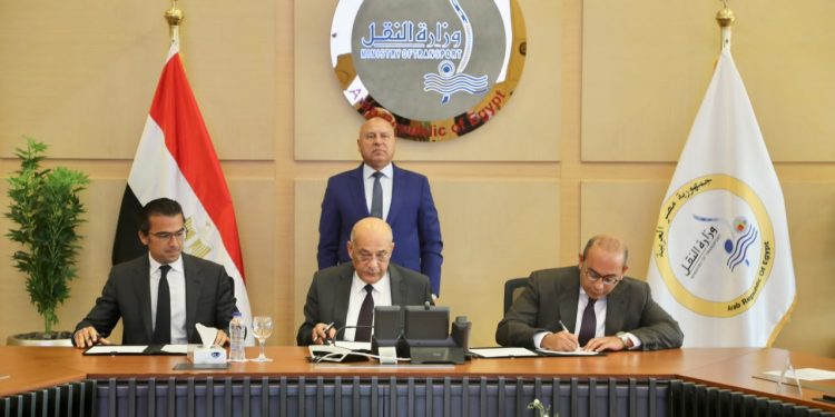 كامل الوزير يشهد توقيع مذكرة تفاهم لإنشاء مركز لوجستي عالمي بميناء الدخيلة لتعزيز التوزيع وإعادة التصدير