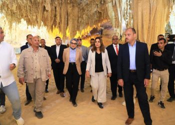 كهف الجارة محمية مصرية جديدة.. وزيرة التنمية المحلية ومحافظ الوادي الجديد تعلنان انضمامها للمحمية رقم 32