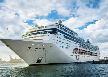 ميناء غرب بورسعيد التابع لاقتصادية قناة السويس يستقبل السفينة السياحية MSC LIRICA على متنها 2420 فردًا