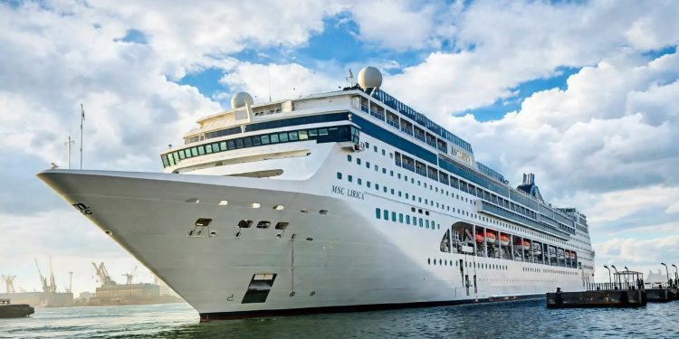 ميناء غرب بورسعيد التابع لاقتصادية قناة السويس يستقبل السفينة السياحية MSC LIRICA على متنها 2420 فردًا