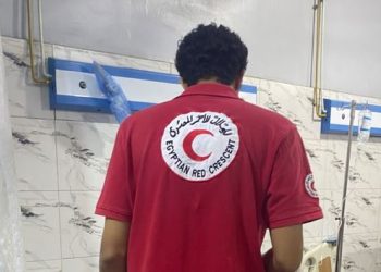 الهلال الأحمر المصري يقدم تدخلات إغاثية لمتضرري حادث “الطريق الأوسطي” باتجاه الضبعة
